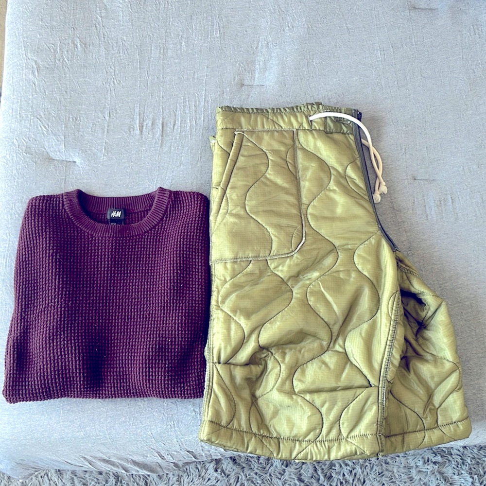 1 H&M ribbed sweater + 1 green Bubble shorts. Sweater Size: M Shorts Waist 31-35
